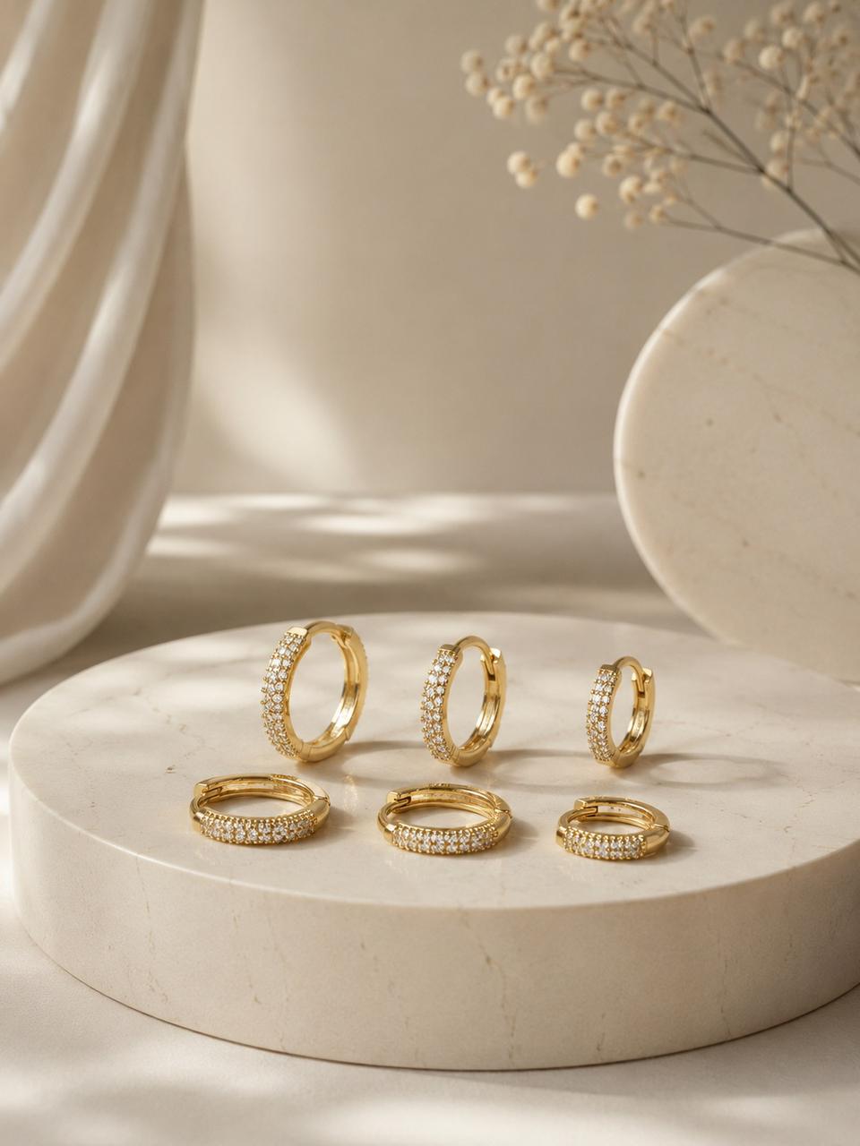 TRIO DE ARGOLAS DOURADAS CRAVEJADAS — SEMIJOIAS — PRATA 50
