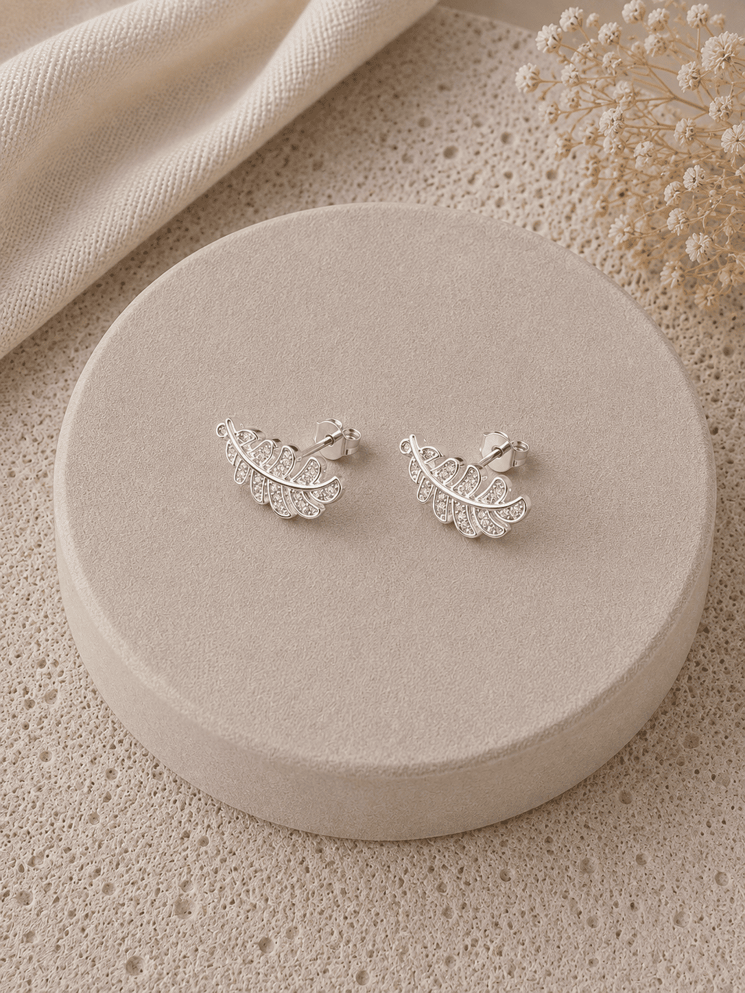 BRINCO EAR CUFF RAMO DE FOLHAS — SEMIJOIAS — PRATA 50