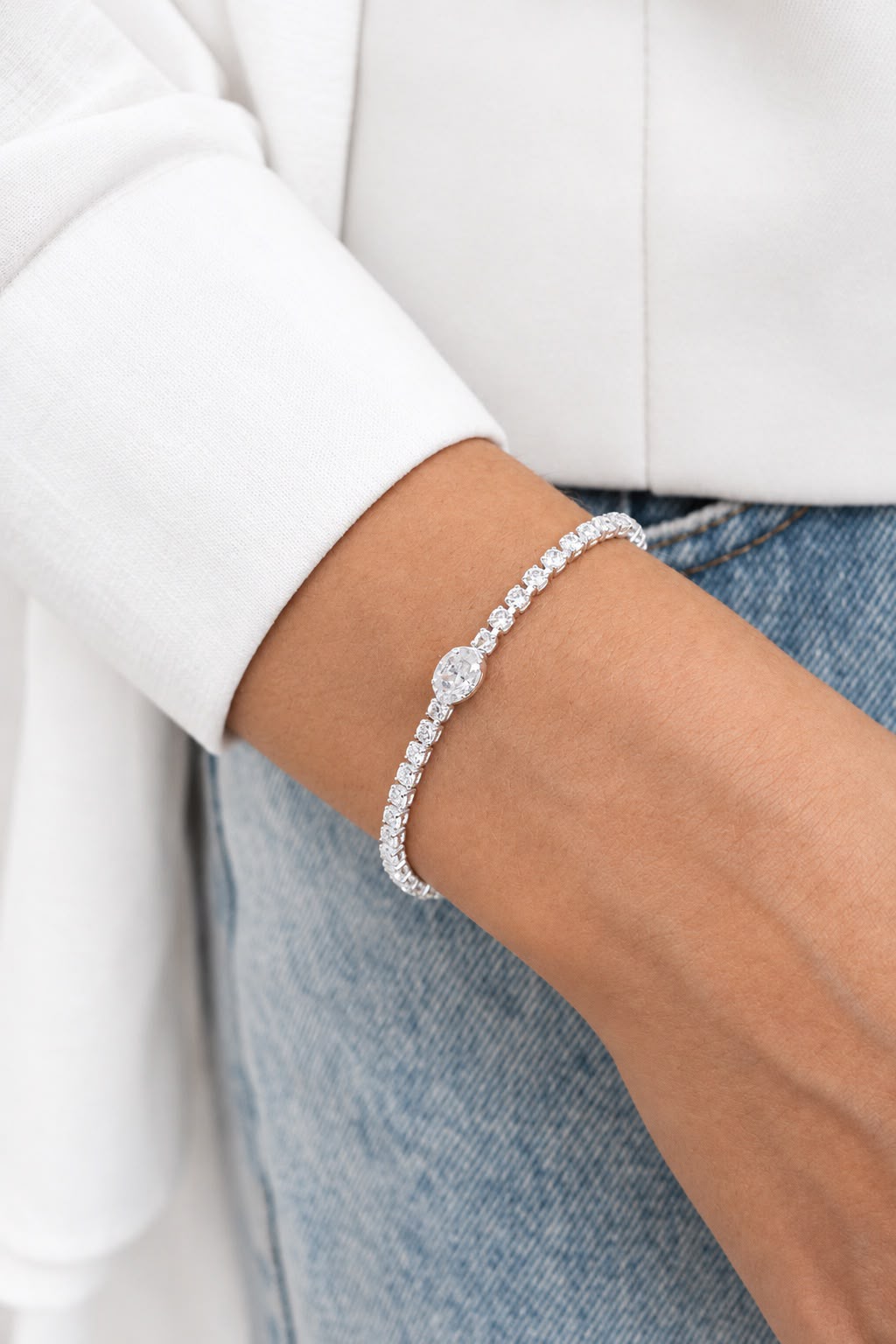 PULSEIRA RIVIERA COM PEDRA OVAL CRISTAL — SEMIJOIAS — PRATA 50