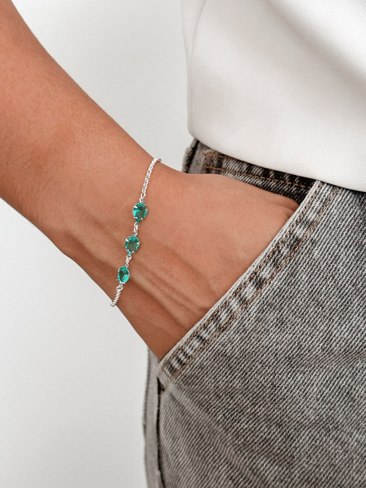 PULSEIRA TRÊS PEDRAS VERDES — SEMIJOIAS — PRATA 50