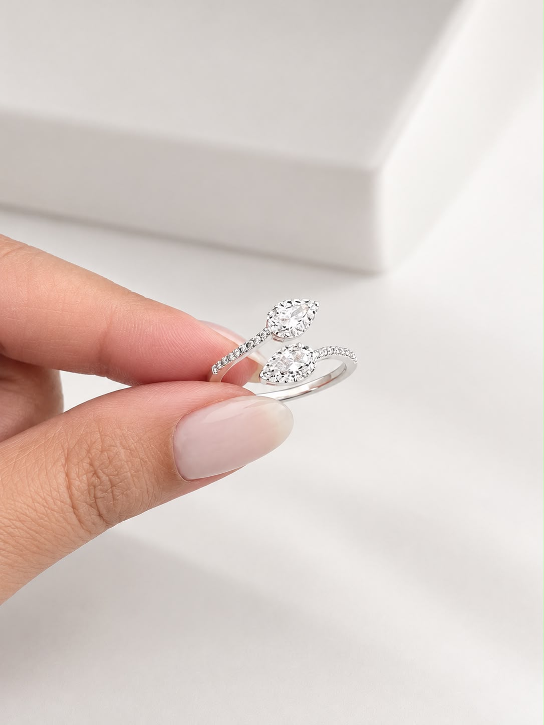ANEL AJUSTÁVEL GOTAS CRISTAL — SEMIJOIAS — PRATA 50
