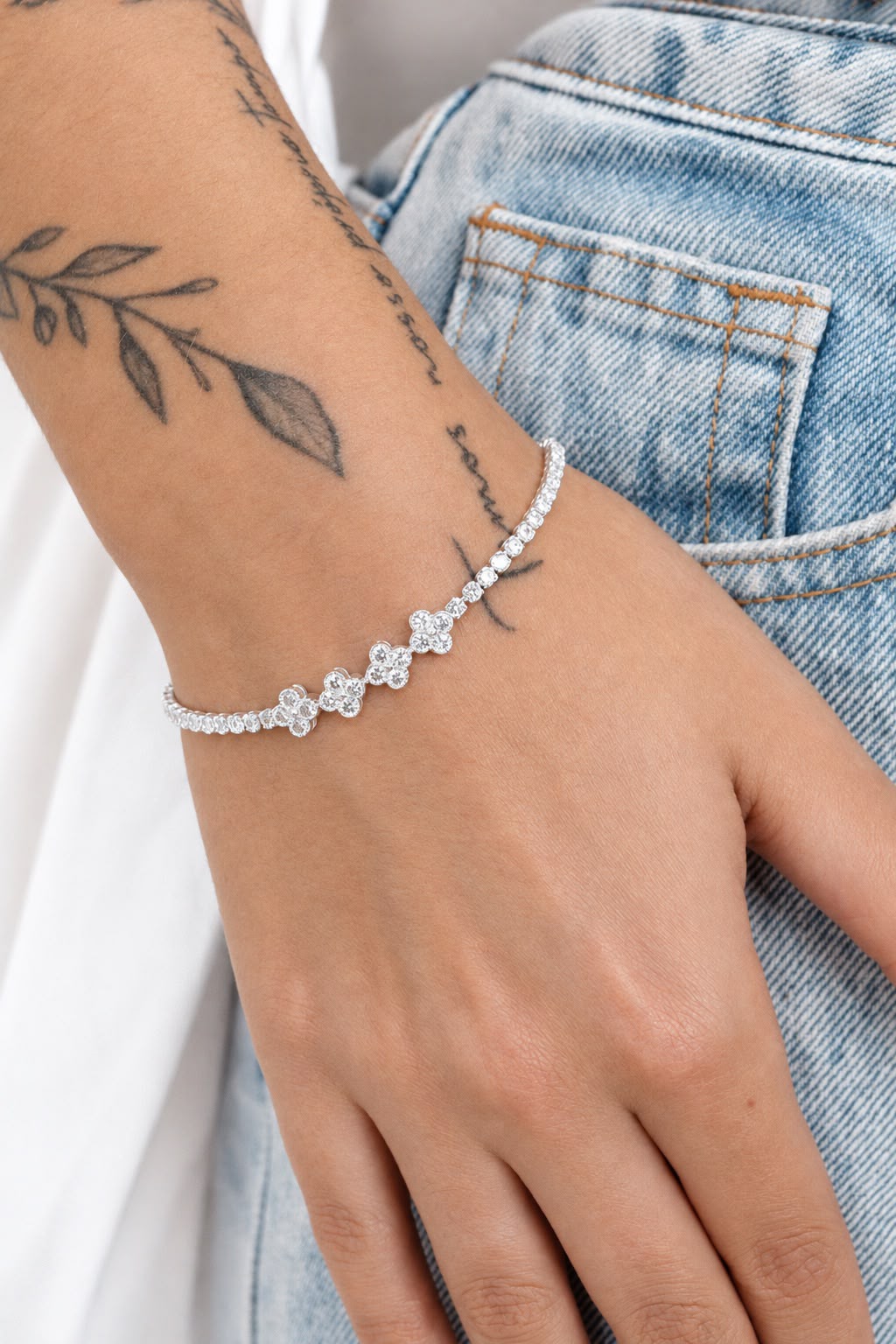 PULSEIRA RIVIERA TREVOS 18CM — SEMIJOIAS — PRATA 50